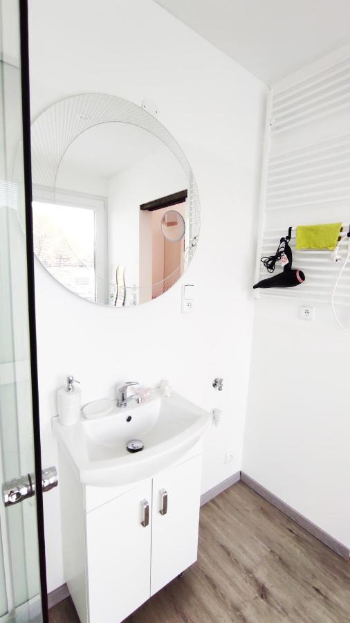 Ranch 66 - Moderni Tiny House Black Swallow Ve Stylu Route 66 Se Saunou A Bazenem Trsice Exterior photo