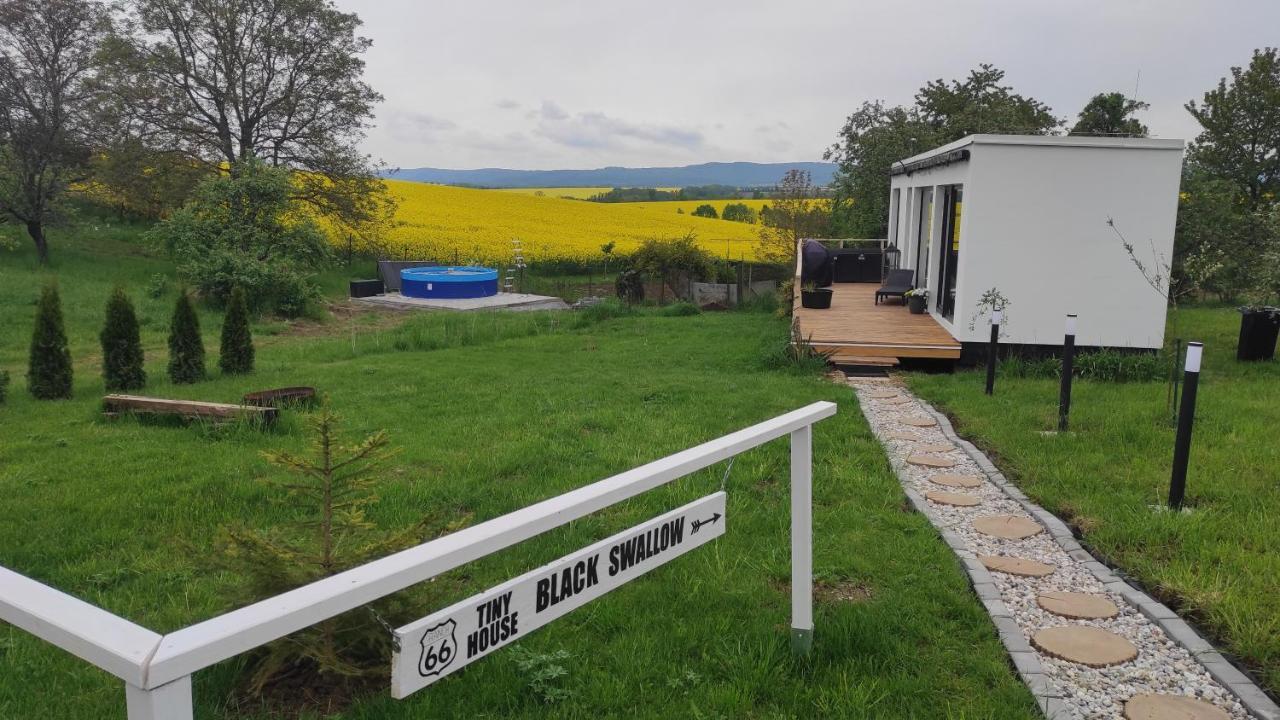Ranch 66 - Moderni Tiny House Black Swallow Ve Stylu Route 66 Se Saunou A Bazenem Trsice Exterior photo